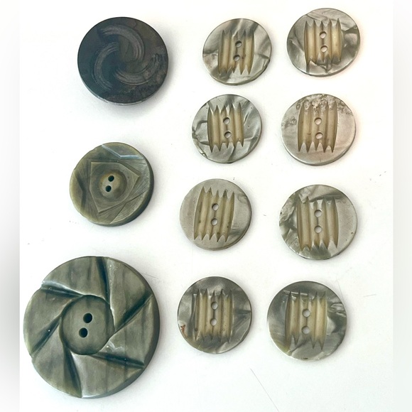 Vintage Century Celluloid Buttons - Picture 2 of 6